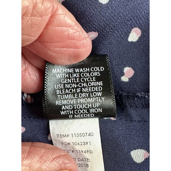 Torrid Women’s Size 2 Navy Blue Blouse w/White & Pink Spots 100% Polyester Flowy - Picture 11 of 13